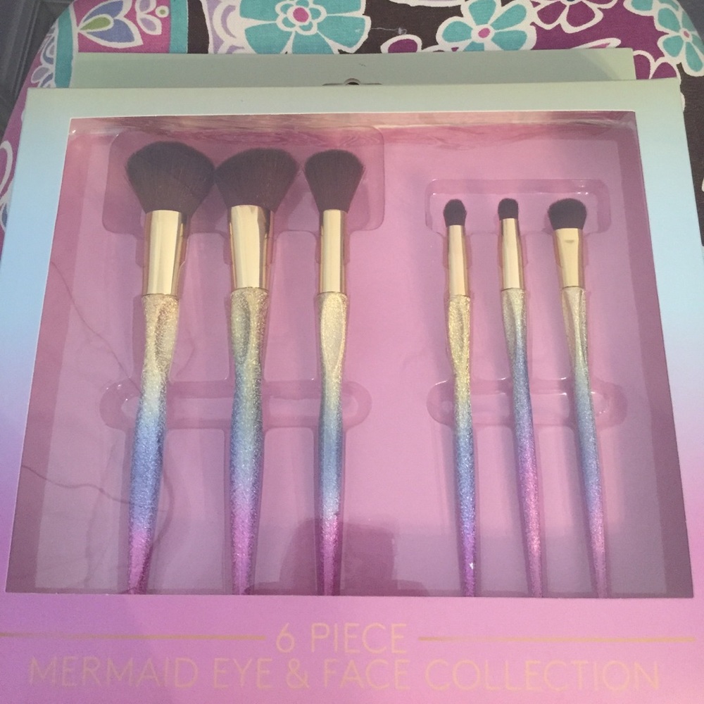 🎀 NIB Lavish 6 Piece Mermaid Eye & Face Brush set